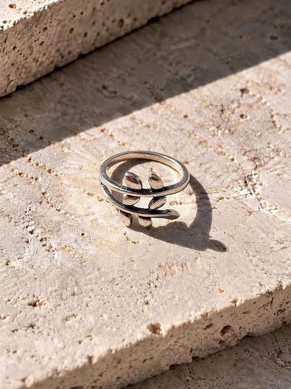Silver tone15 Leaf Ring